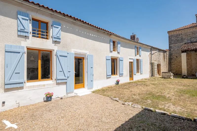 Maison à vendre, 214m², Louzignac