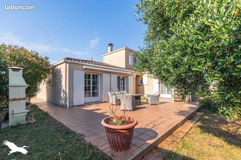 Maison à vendre, 152m², Pont-l'Abbé-d'Arnoult