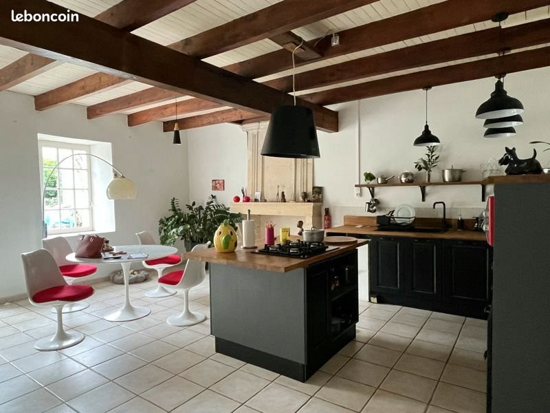 Maison à vendre, 244m², Saint-Bonnet-sur-Gironde
