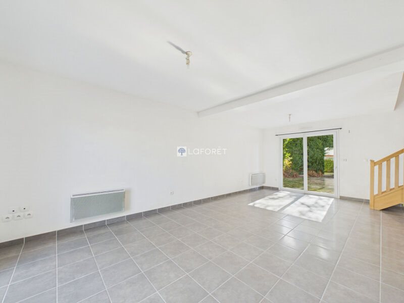 Maison à louer, 76m², Pont-de-Buis-lès-Quimerch