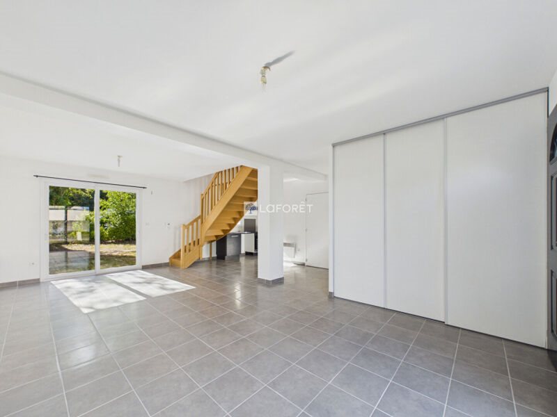 Maison à louer, 76m², Pont-de-Buis-lès-Quimerch