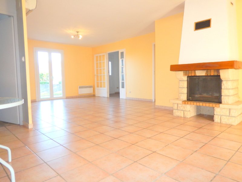 Maison à louer, 98m², Labastidette