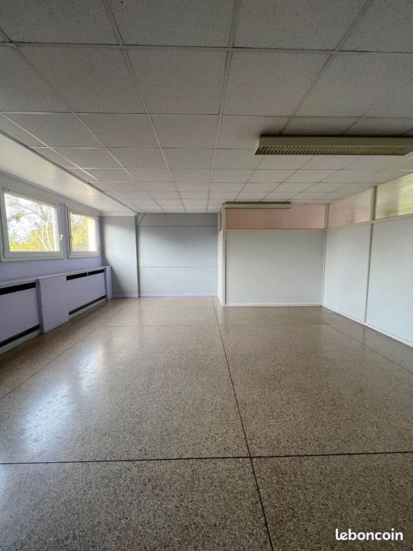 Appartement à vendre, 2023m², Bernay