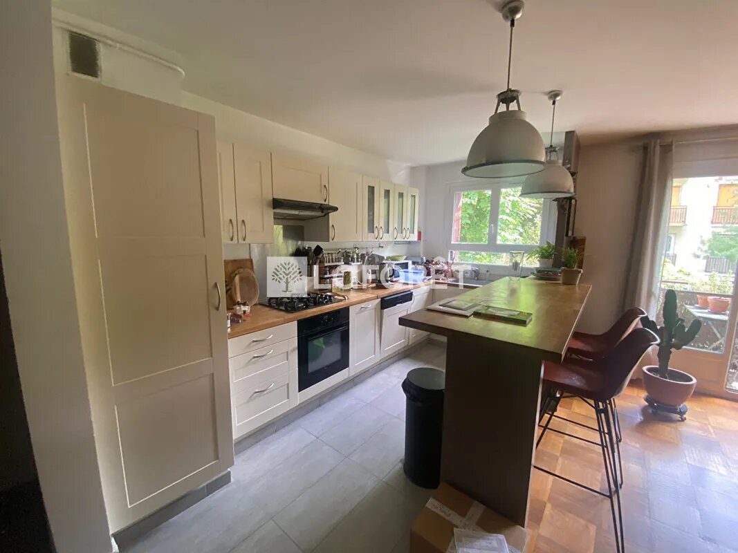 Appartement à louer, 69m², Sèvres