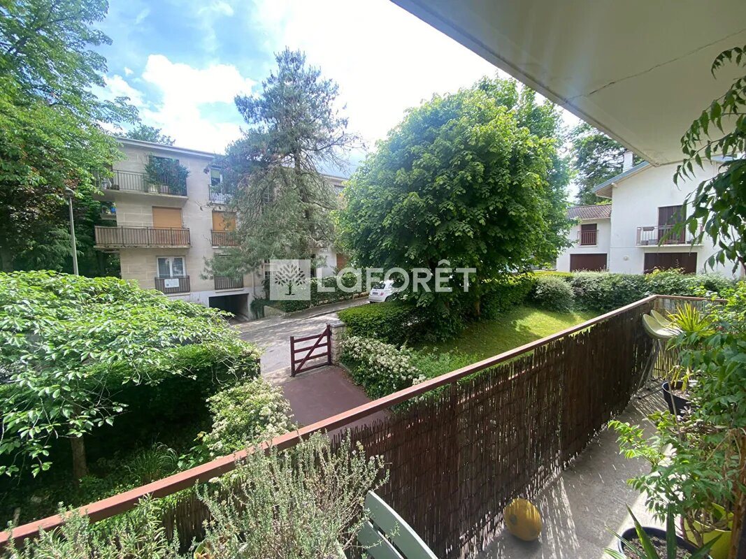 Appartement à louer, 69m², Sèvres