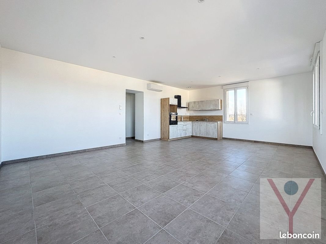 Appartement à louer, 76m², Balan