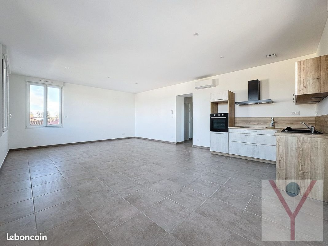 Appartement à louer, 76m², Balan