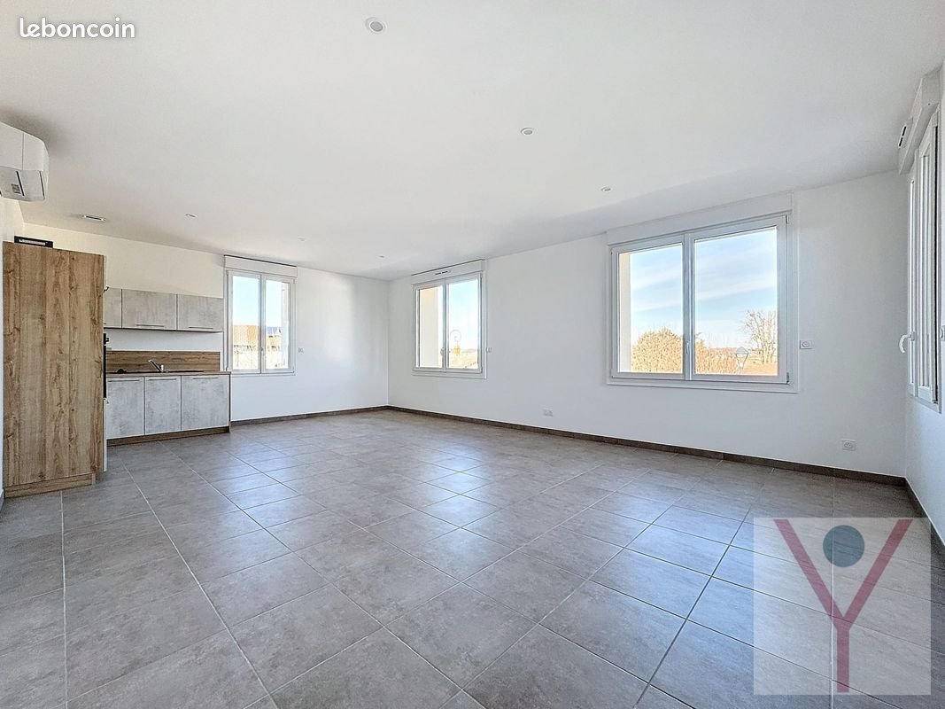 Appartement à louer, 76m², Balan
