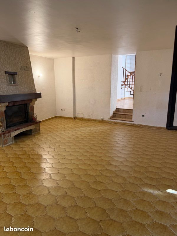 Maison à louer, 200m², La Bastide-des-Jourdans