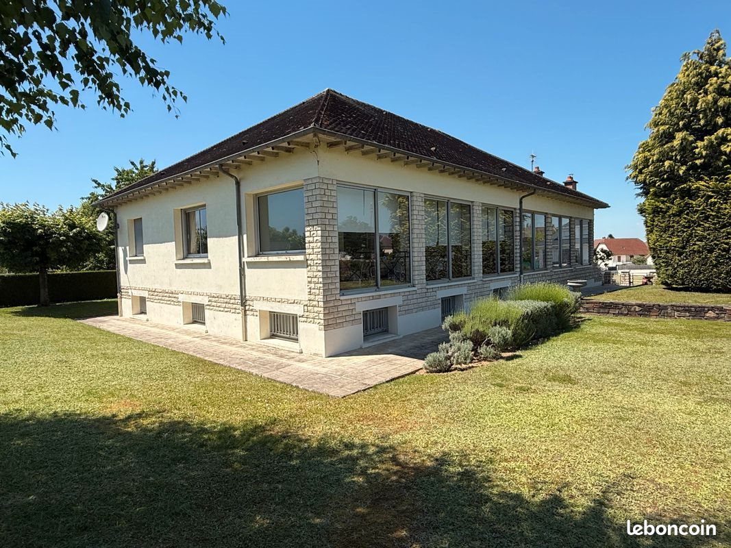 Maison à vendre, 348m², Saint-Yrieix-la-Perche