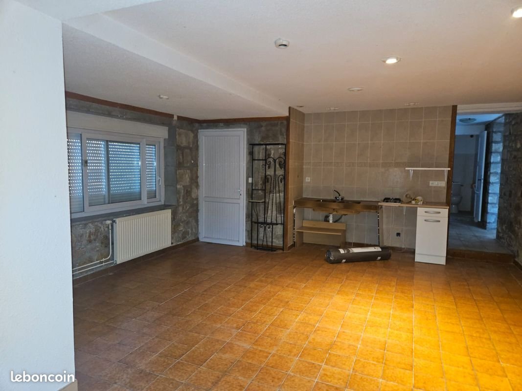 Maison à louer, 142m², Alboussière