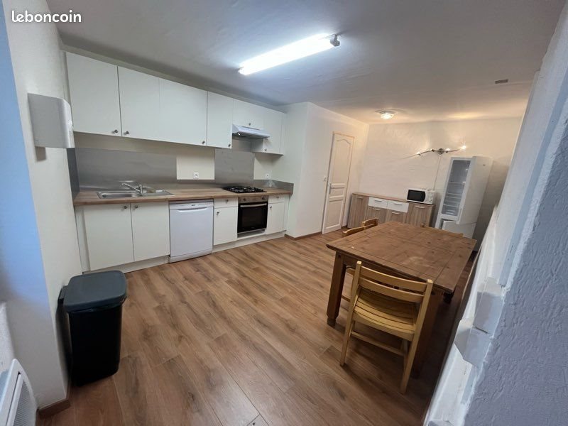 Maison à louer, 69m², Saissac