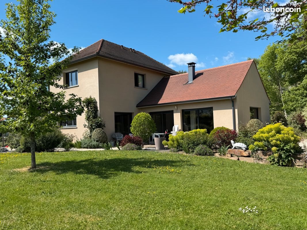 Maison à vendre, 170m², Saint-Yrieix-la-Perche