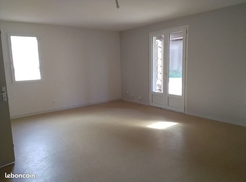 Maison à louer, 91m², Piégut-Pluviers