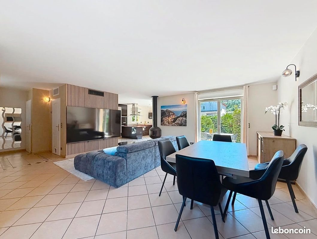 Maison à louer, 117m², La Roquette-sur-Siagne