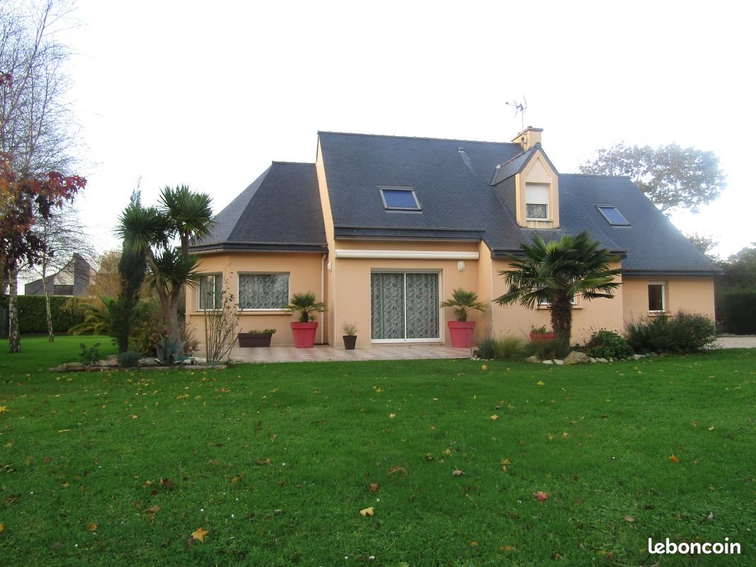 Maison à vendre, 142m², Trélévern