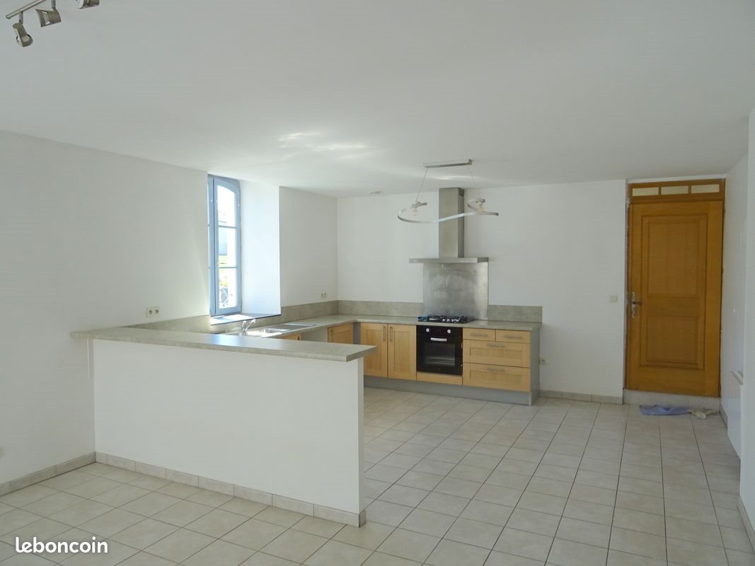 Appartement à louer, 80m², Morlaàs