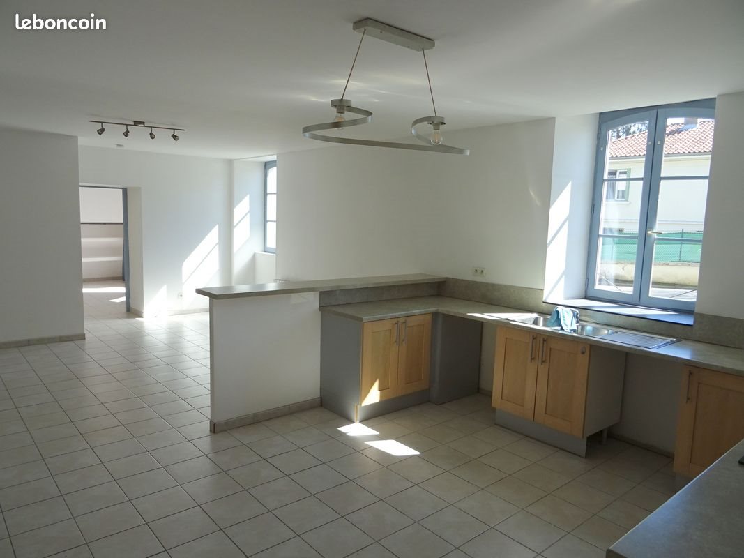 Appartement à louer, 80m², Morlaàs