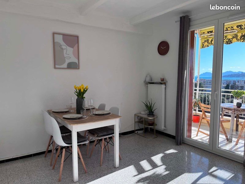 Appartement à louer, 61m², Antibes