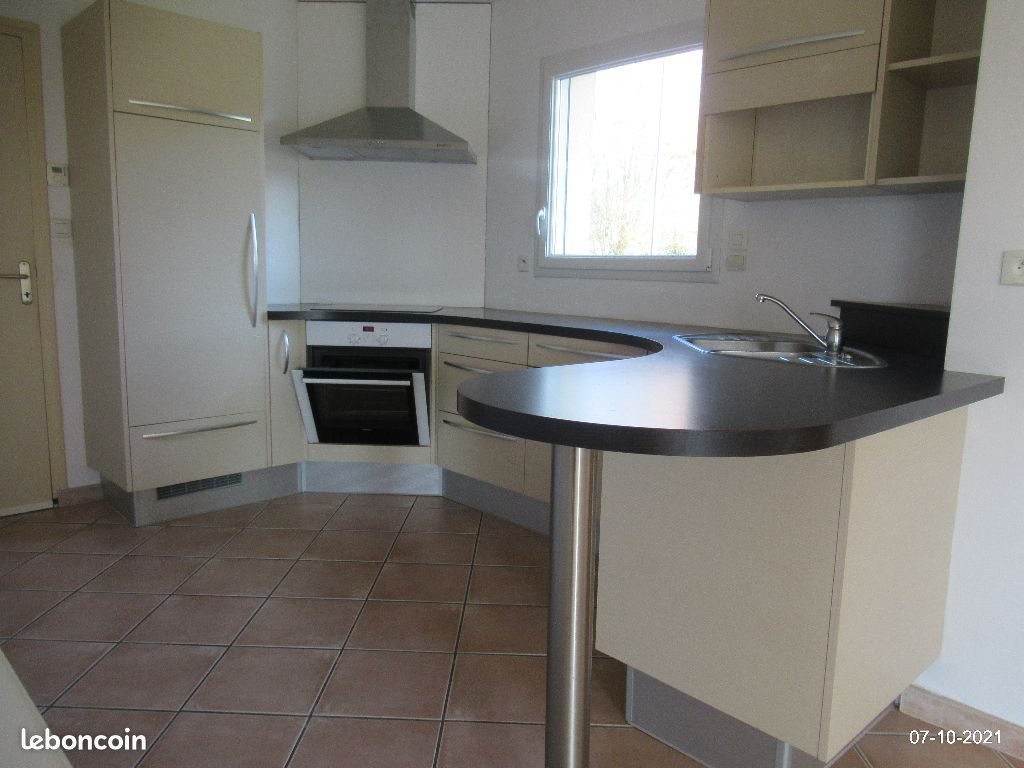 Maison à louer, 86m², Plourin