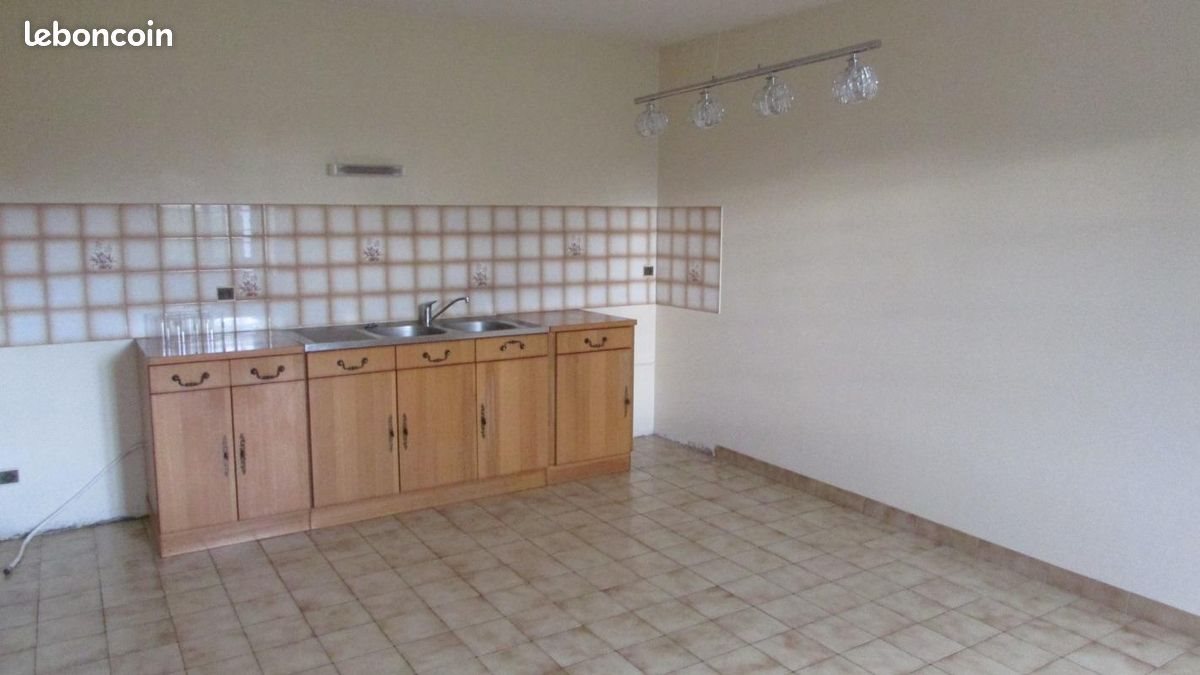 Maison à louer, 98m², Louargat