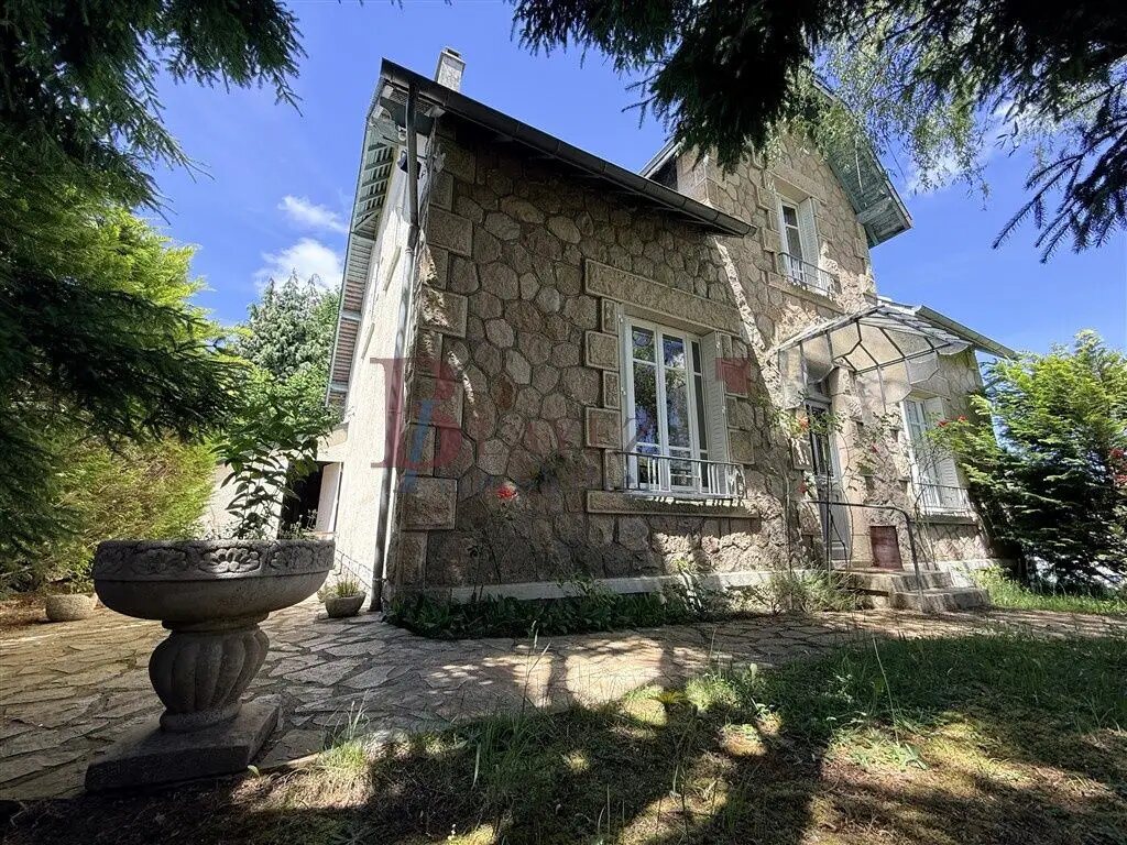 Maison à vendre, 157m², Bugeat