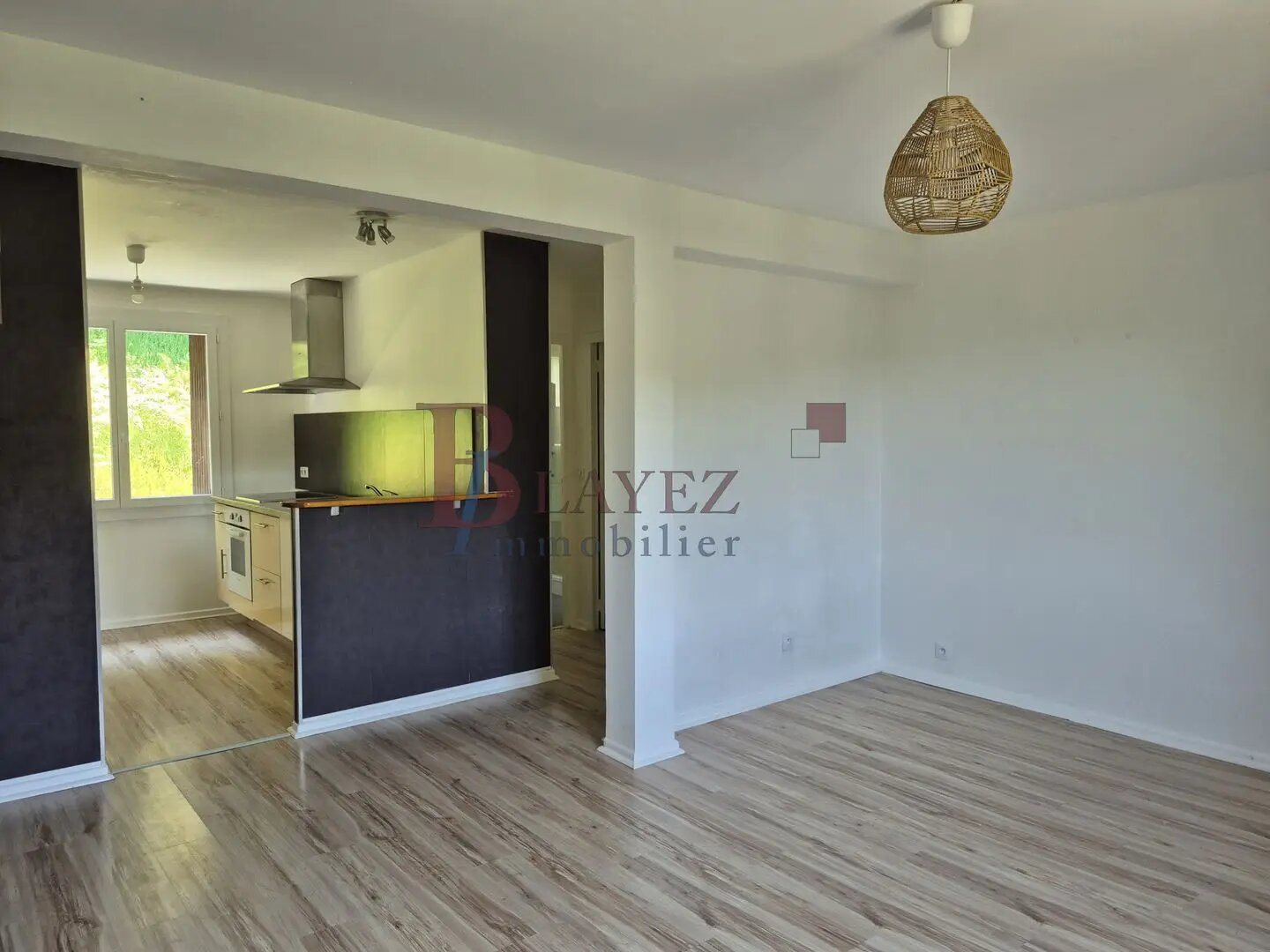Appartement à louer, 61m², Cornil
