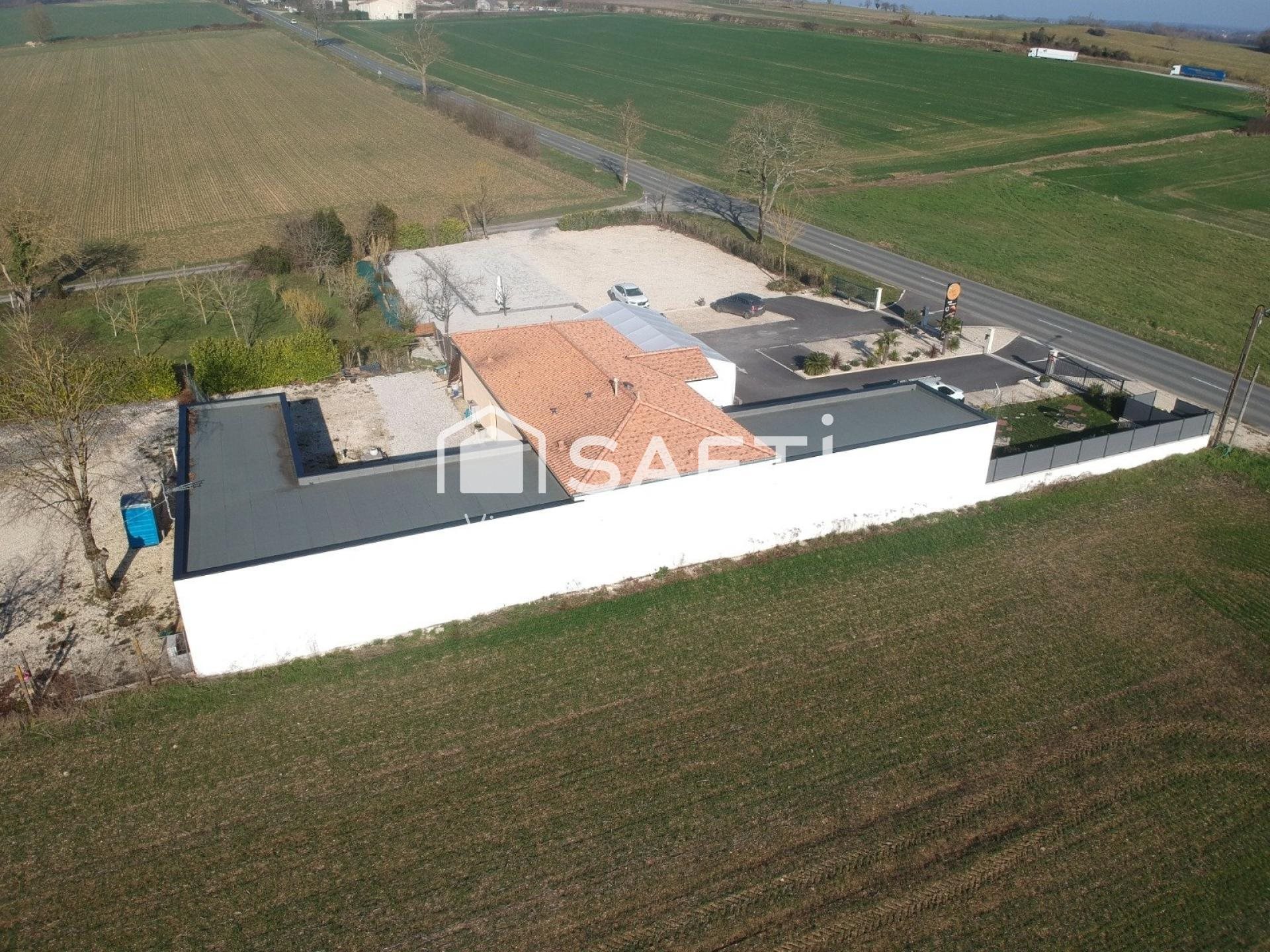 Maison à vendre, 340m², Mansle