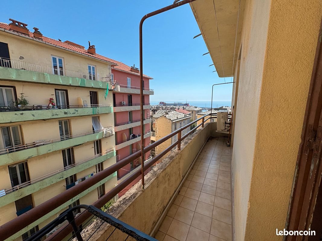 Appartement à louer, 72m², Bastia