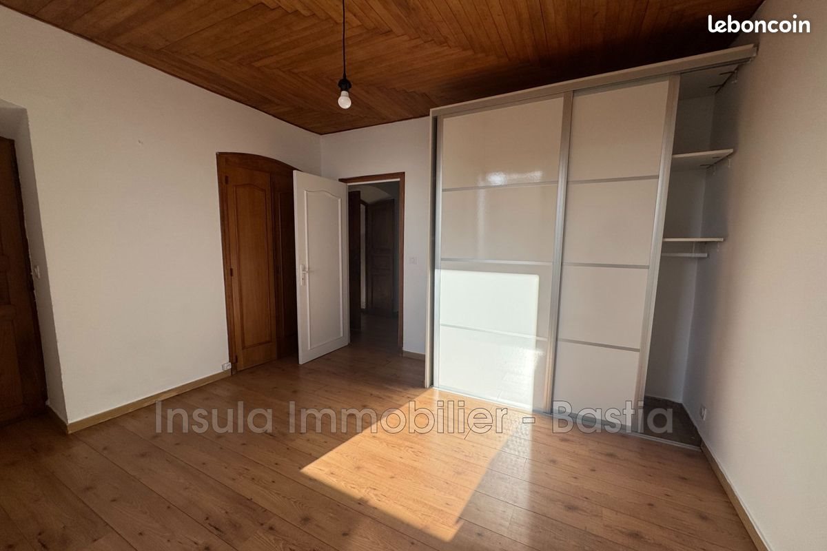 Appartement à louer, 67m², Bastia