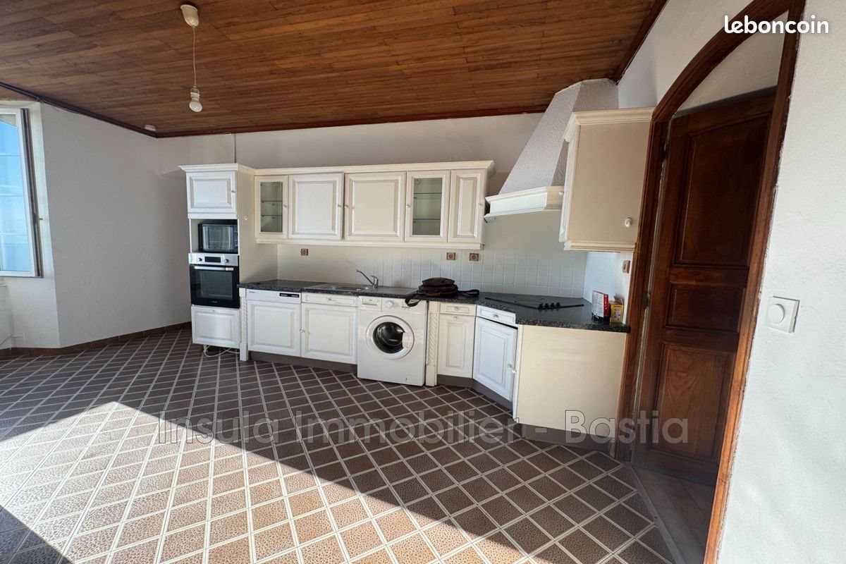 Appartement à louer, 67m², Bastia