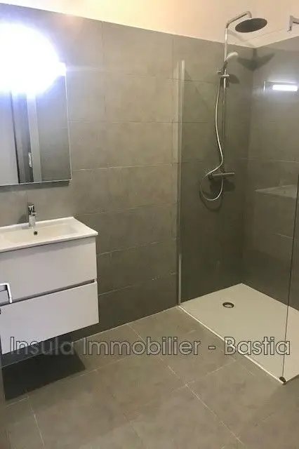 Appartement à louer, 64m², Borgo
