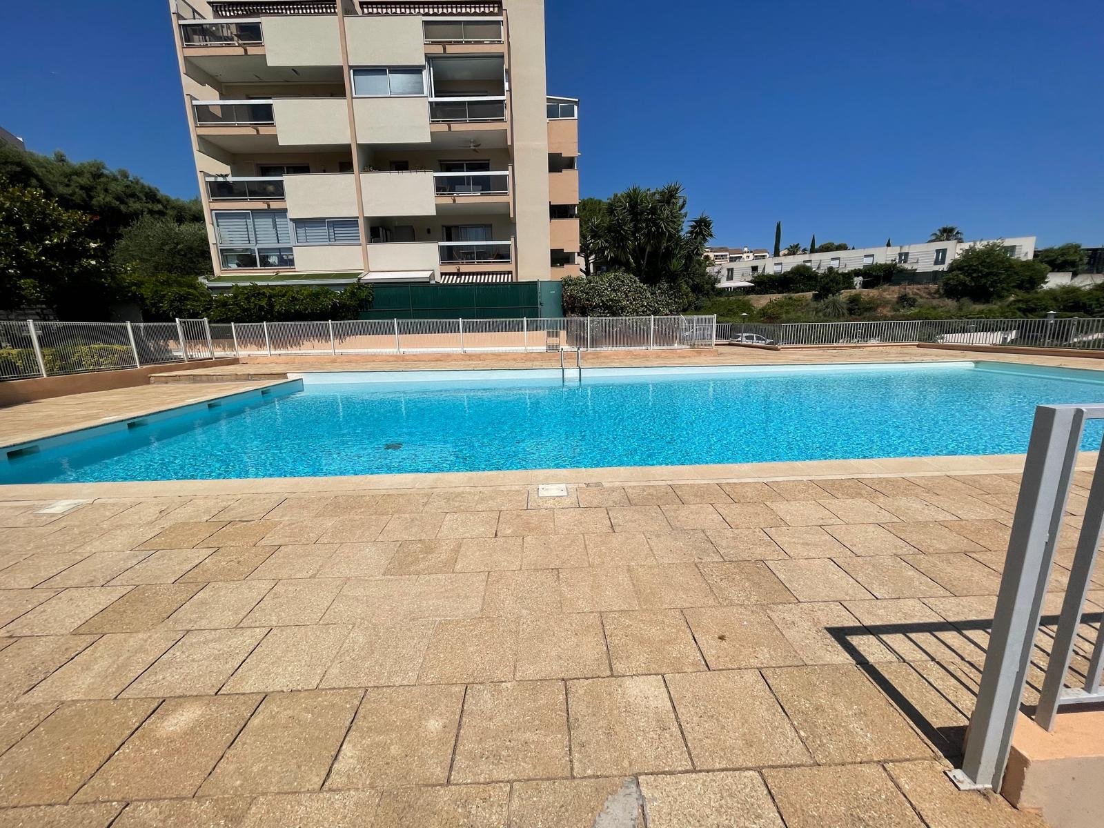 Appartement à louer, 2m², Antibes
