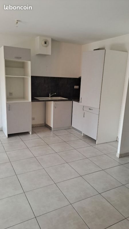 Appartement à louer, 45m², La Destrousse