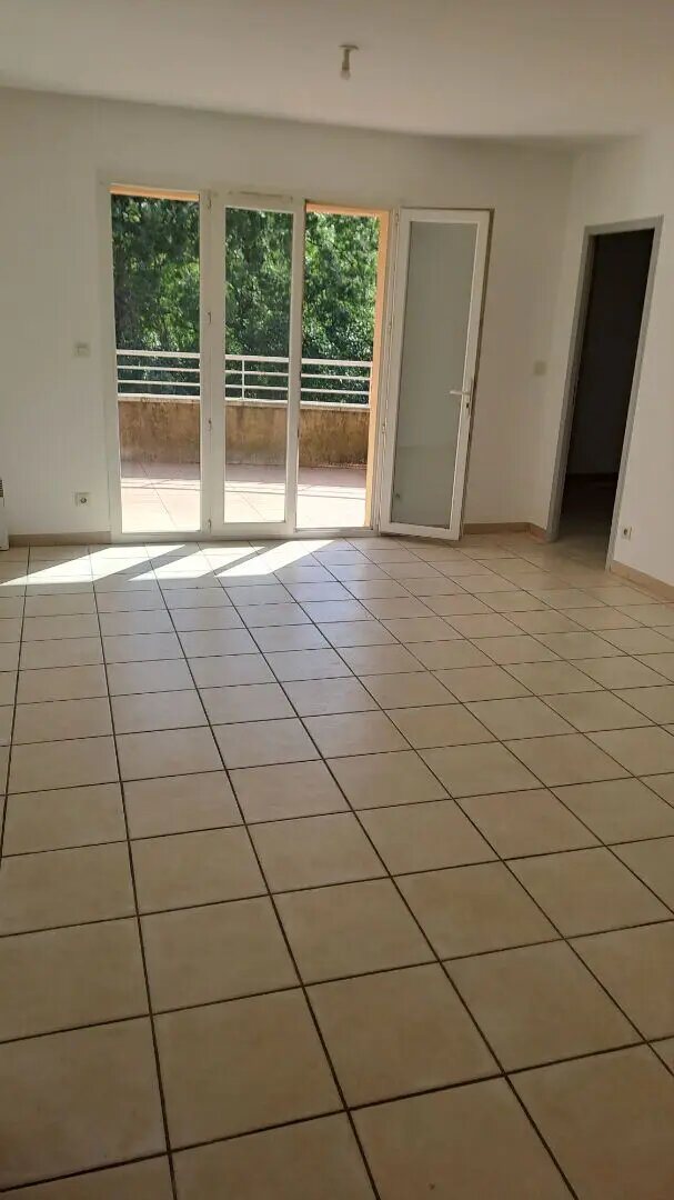 Appartement à louer, 71m², Gémenos