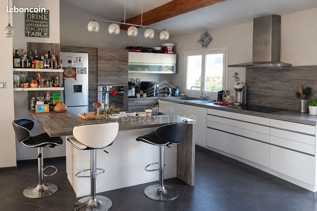 Maison à vendre, 137m², Cadolive
