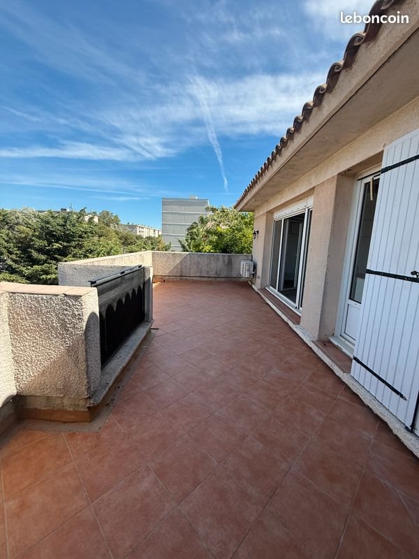 Appartement à louer, 68m², Marignane