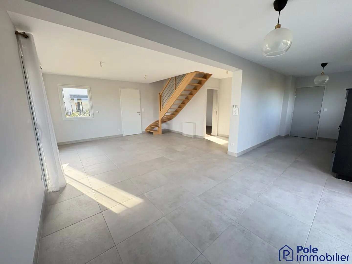 Maison à louer, 110m², Rots
