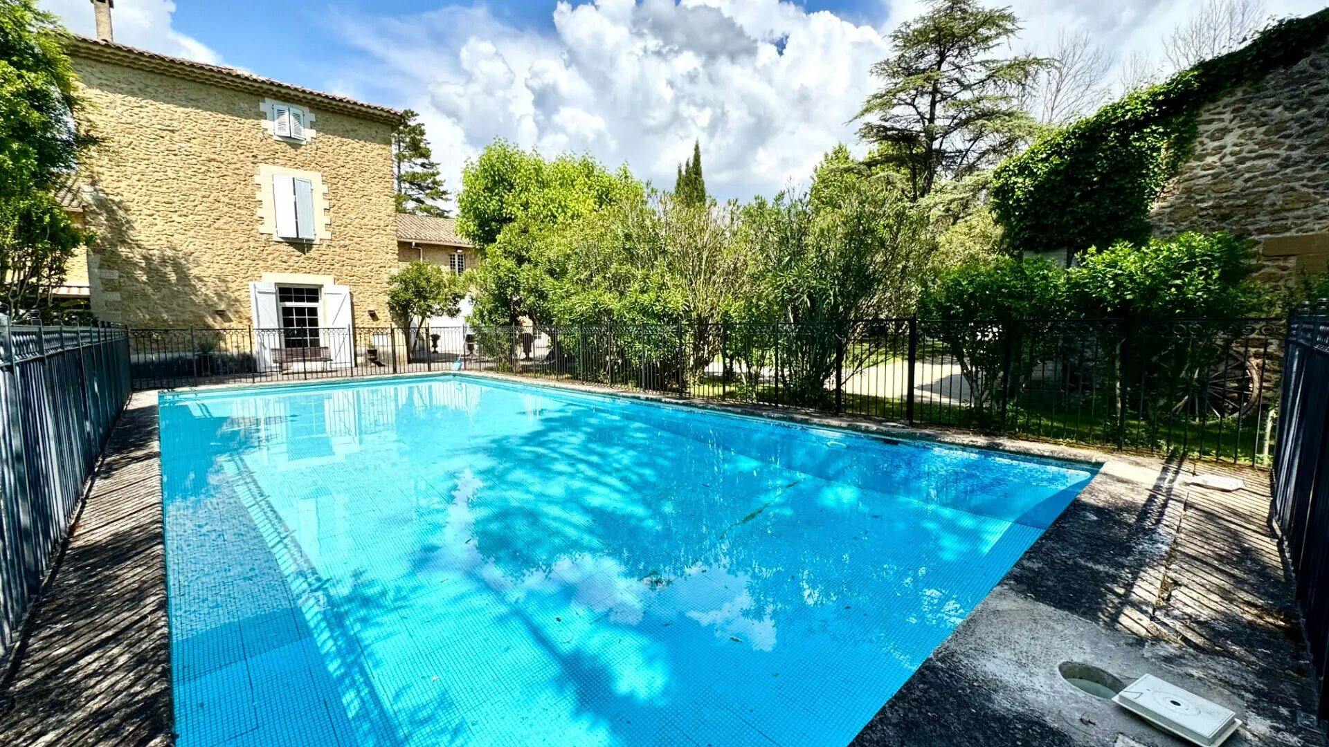 Maison à vendre, 1380m², Althen-des-Paluds