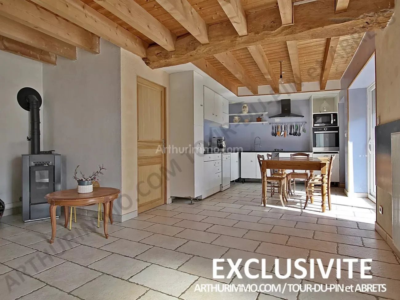 Maison à vendre, 2m², Montcarra
