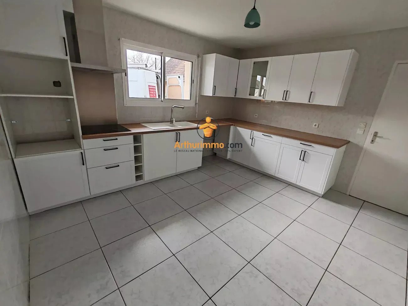 Maison à louer, 1m², Buros