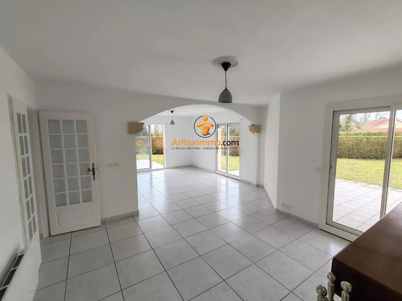 Maison à louer, 1m², Buros