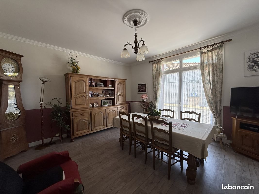 Maison à vendre, 226m², Saint-Laurent-de-Céris