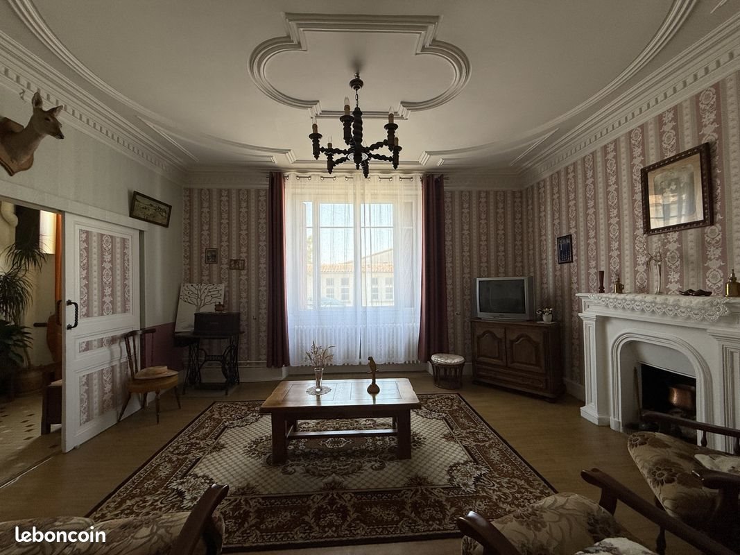 Maison à vendre, 226m², Saint-Laurent-de-Céris