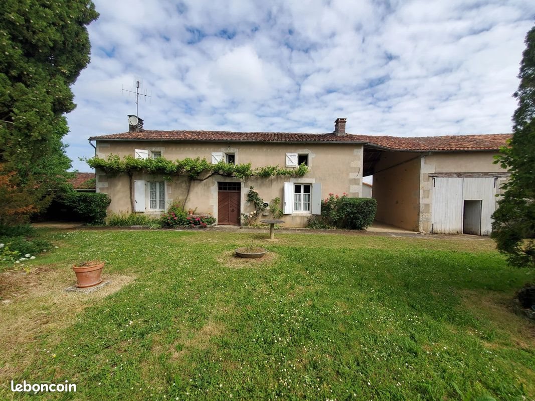 Maison à vendre, 209m², Nanteuil-en-Vallée