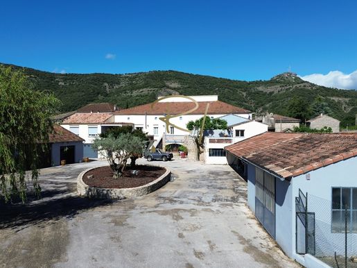 Maison 17 pièces 493 m² · à Vallon-Pont-d'Arc · 493 m² · 884 000 €