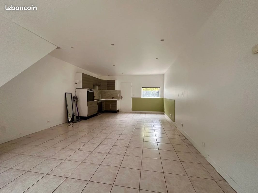 Appartement à louer, 64m², Favières