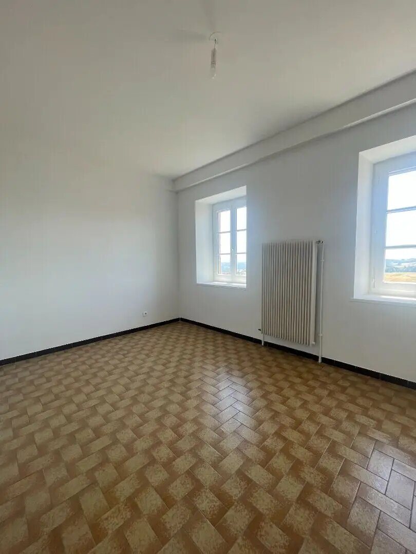 Appartement à louer, 70m², Saint-Bonnet-le-Château