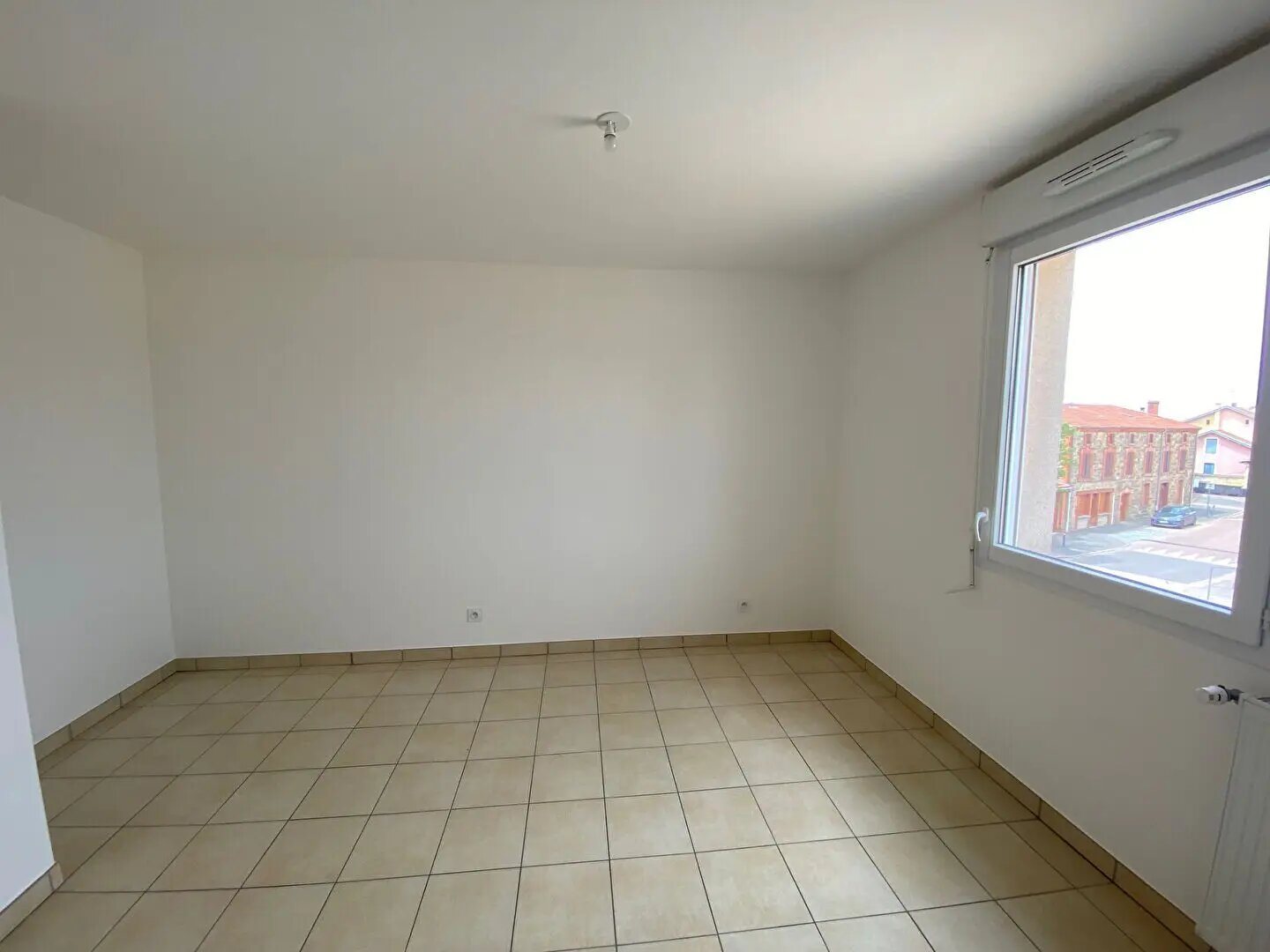 Appartement à louer, 61m², Neulise