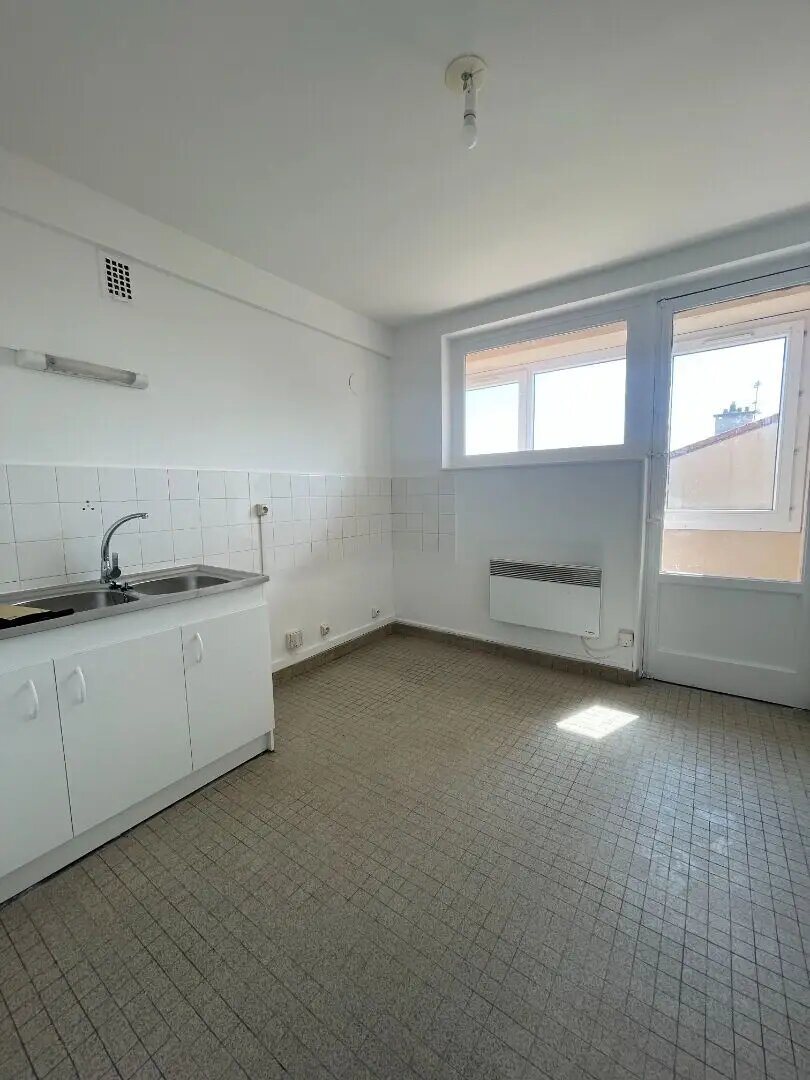 Appartement à louer, 69m², Saint-Bonnet-le-Château
